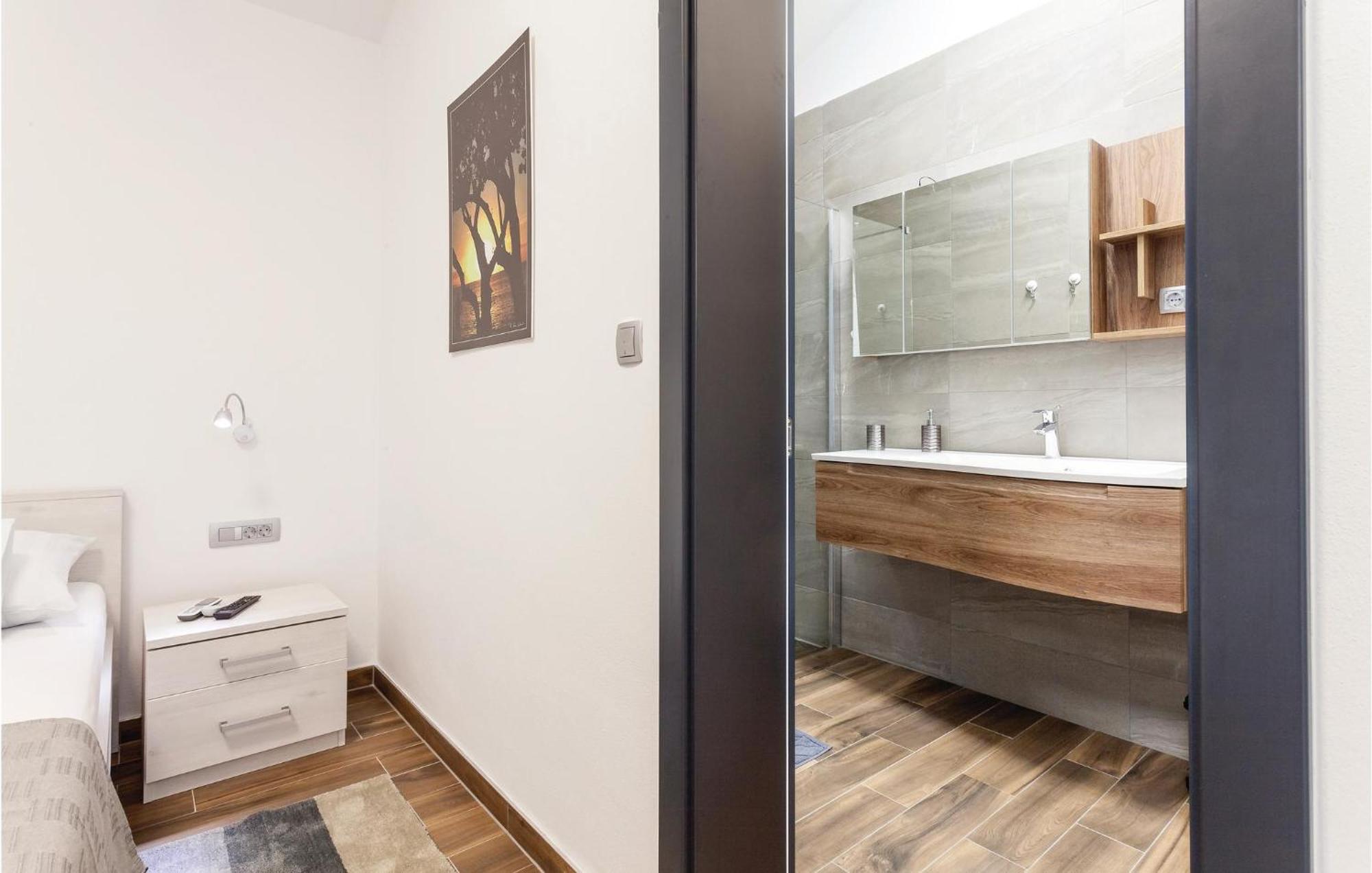 Nice Home In Kneze With Wifi Pupnat Ngoại thất bức ảnh