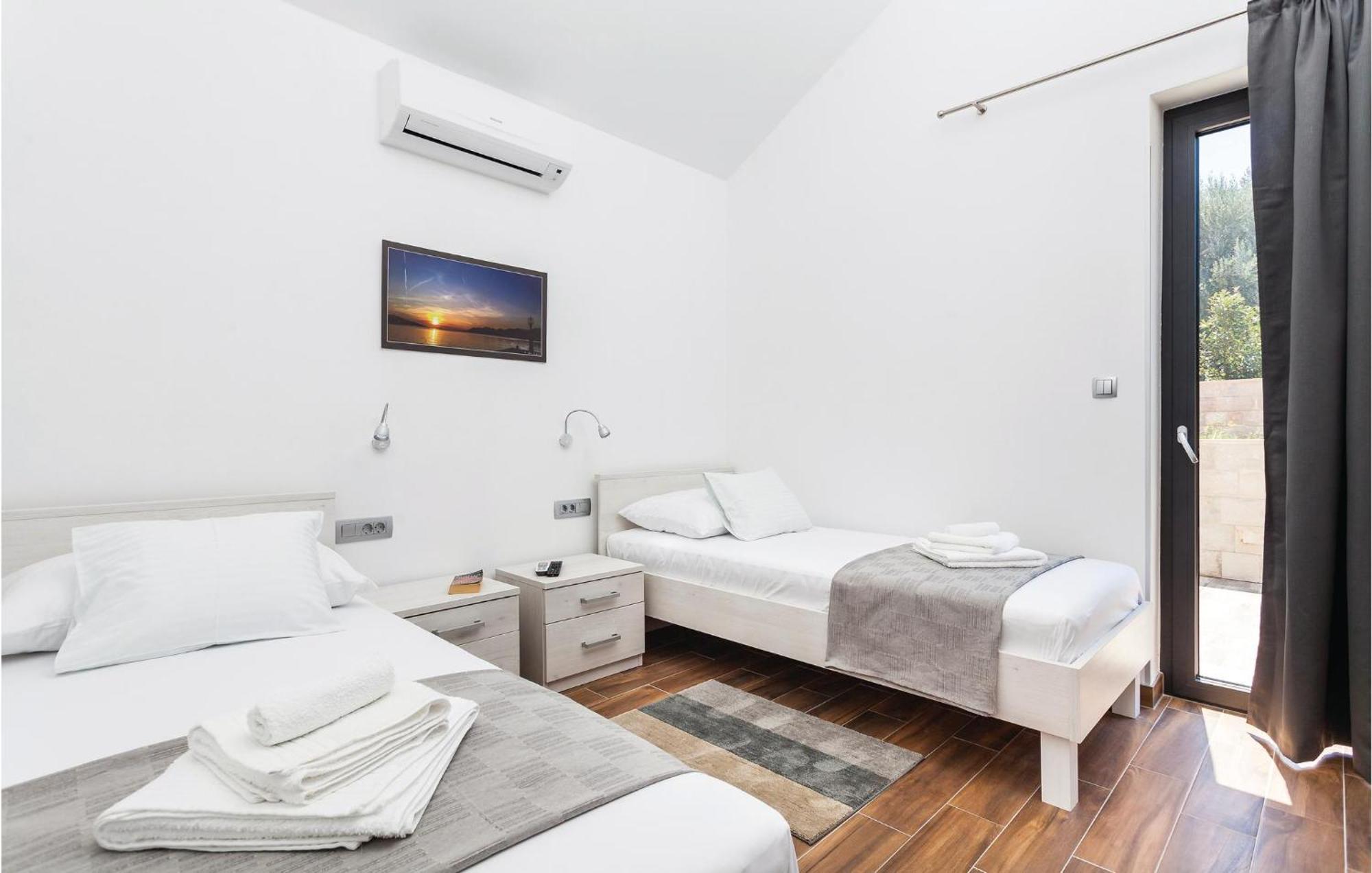 Nice Home In Kneze With Wifi Pupnat Ngoại thất bức ảnh